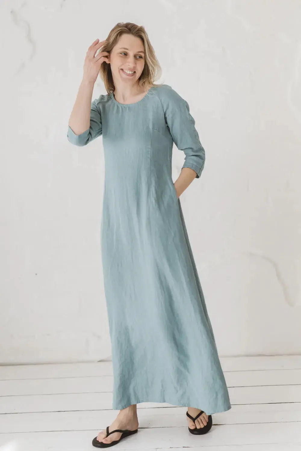 Effortless everyday look in a breathable linen maxi dress with raglan sleeves
