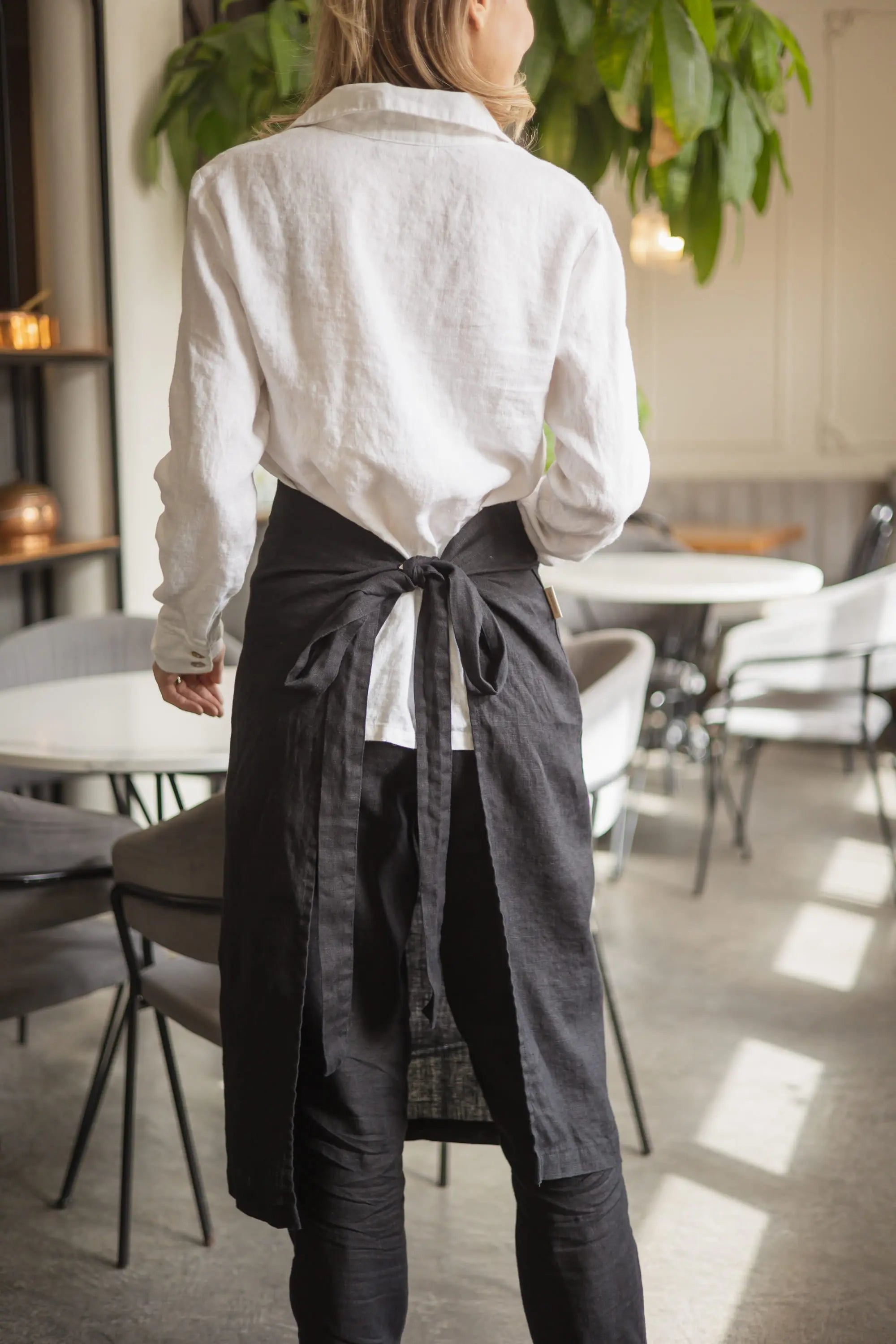 Långt bistroförkläde i linne