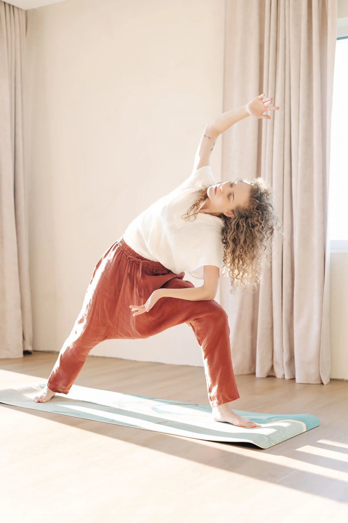 Yogabyxor i linne - Haremsbyxor med dragsko i midjan